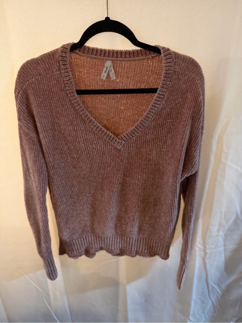 MUDD V-Neck Soft Chenille Sweater in Mauve